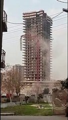 İzmir'de vinç devrildi: Ölü ve yaralılar var