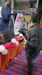 VIDEO: महिलाओं ने लाइव कैक बनाकर किया प्रतिभा का प्रदर्शन