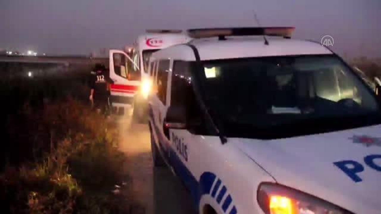 Nehir kenarına düşen araçtaki 2 kişi yaralandı