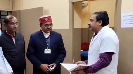 बीकानेरः सीएमएचओ को स्वास्थ्य केंद्र पर मिले ये हालात,देखकर क्या बोले,सुनिए आप भी