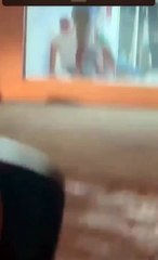Policia gasifica a un grupo de personas