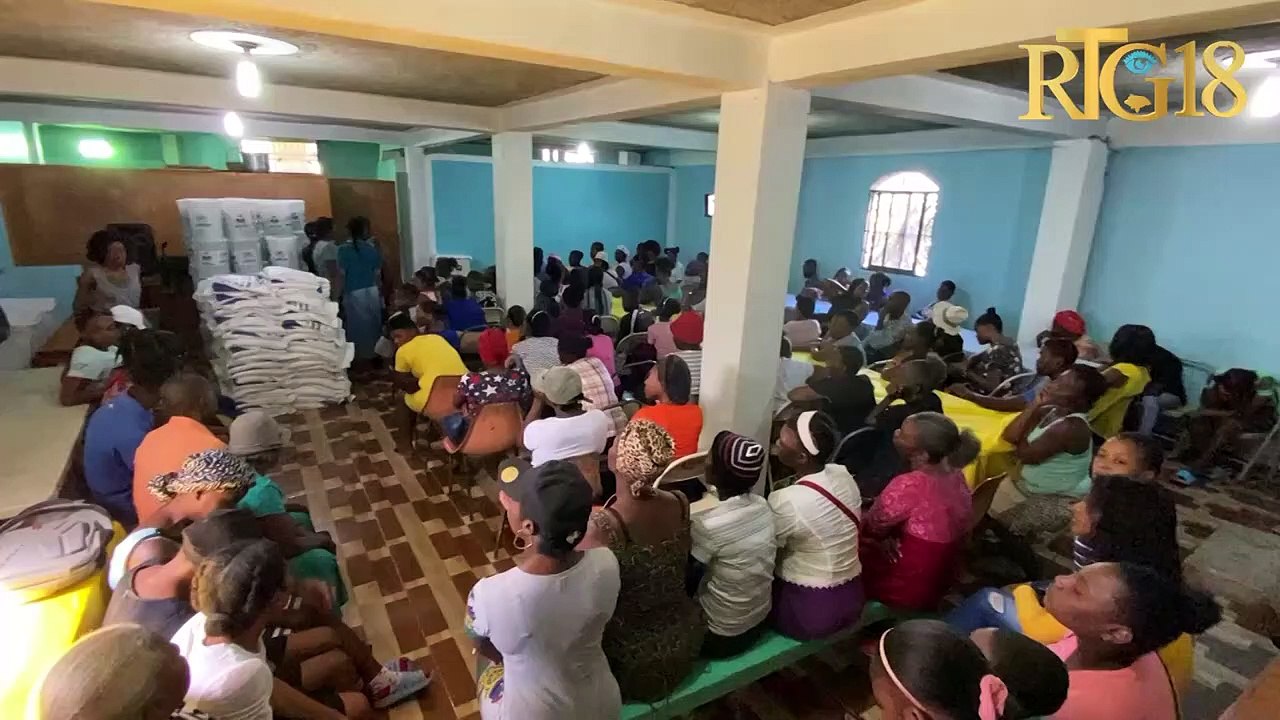 Pilzyè moun kap viv nan kafoufèy resevwa kit alimantè ak ijyenik gras ak entèvansyon MCFDF ak UNHCR.