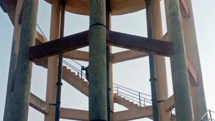 बारां जिले के छबड़ा की घटना, समझाइश के बाद नीचे उतरा