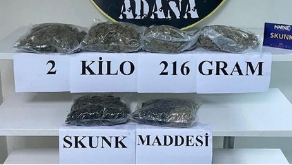 Video herunterladen: TIR’daki aracın içinden 2 kilo uyuşturucu çıktı