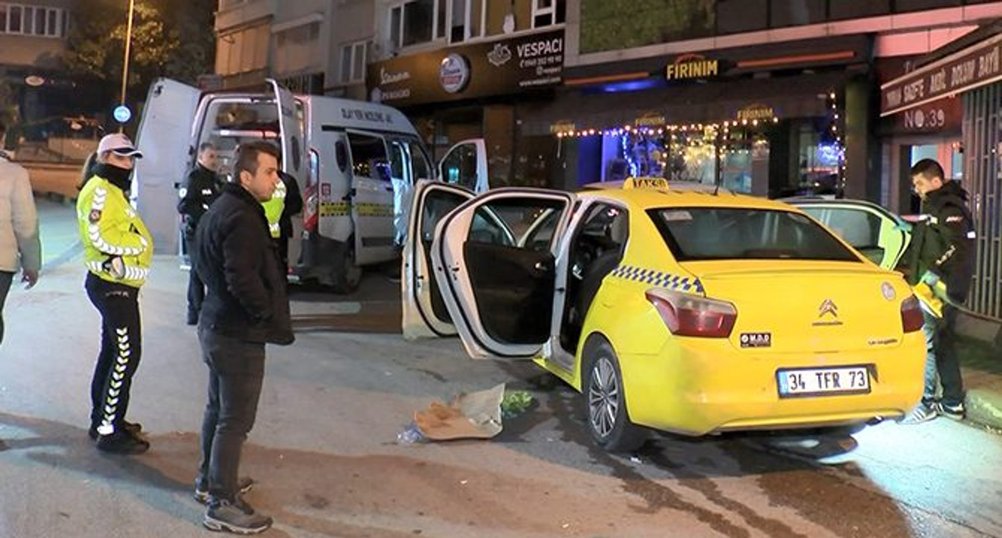 Kadıköy'de ücret tartışması: Taksiciyi vurdu! - Dailymotion Video