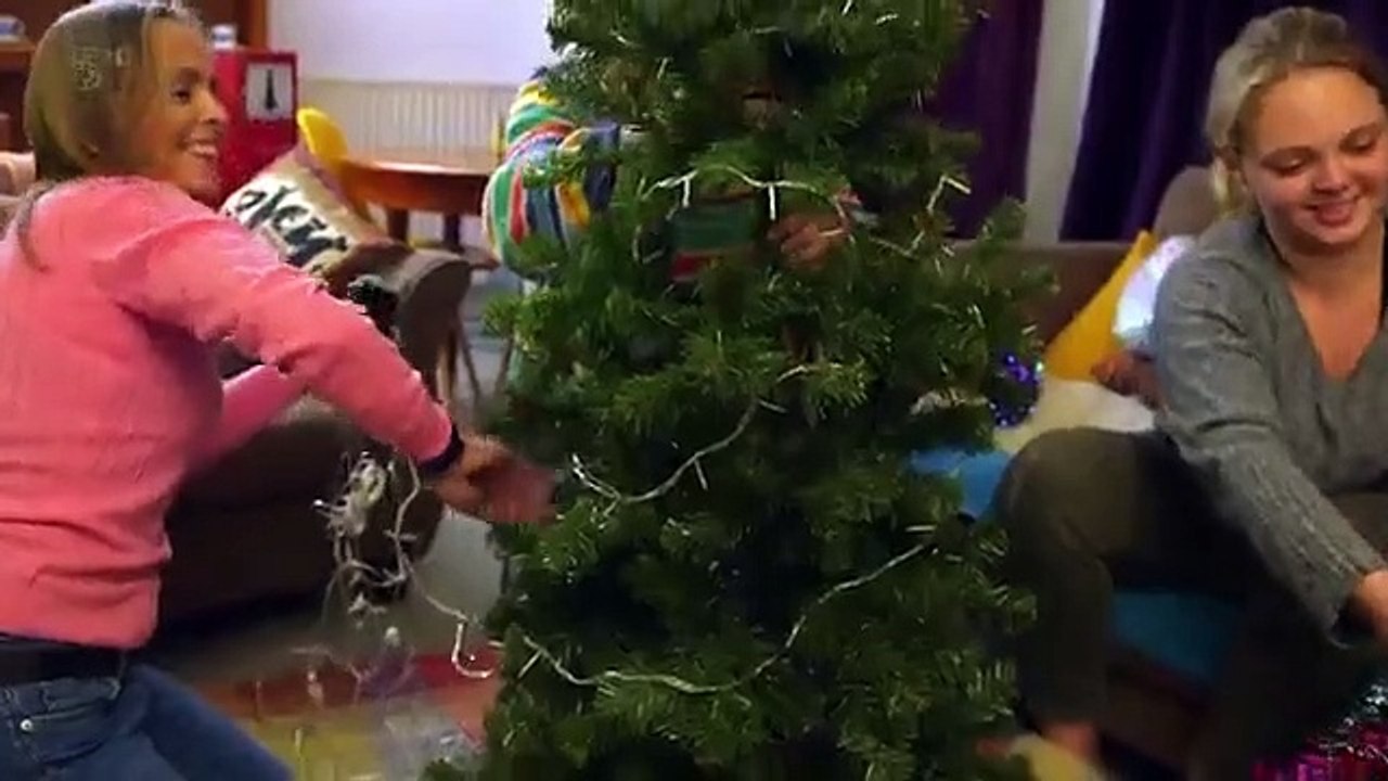 Rich House, Poor House - Se5 - Ep0 - Christmas Special HD Watch