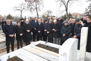Eski Milli Eğitim Bakanı İleri, vefatının 61. yılında kabri başında anıldı