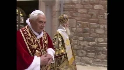 (ARŞİV) Eski Vatikan Devlet Başkanı ve Emerit Papa 16. Benediktus öldü