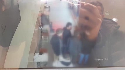 2 kişinin yaralandığı kavga anı kamerada