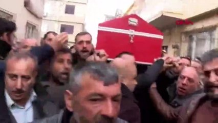 Descargar video: ÜLKÜ OCAKLARI ESKİ GENEL BAŞKANI SİNAN ATEŞ İÇİN BABA EVİNDE HELALLİK ALINDI