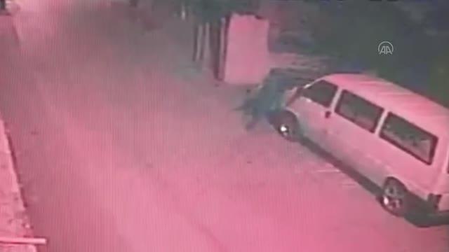 Polis ve bekçilerin kovalamacasıyla yakalanan 2 hırsız tutuklandı