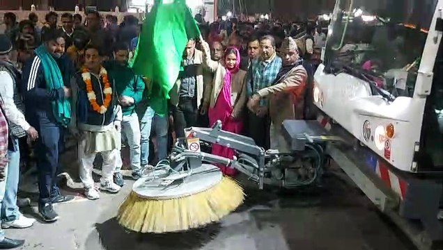 इटली की मैकेनाइज्ड मशीनों के साफ हो रहीं शहर की सडक़ें