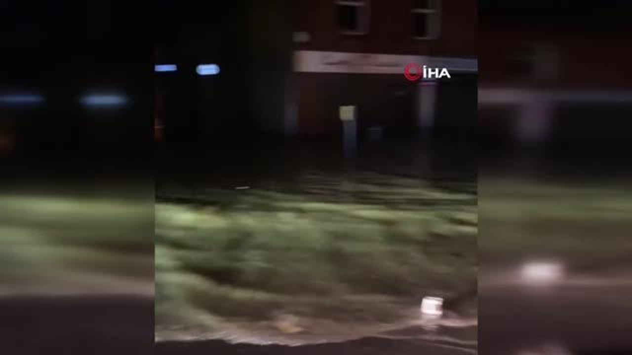 İskoçya'da sel: Demiryolu ulaşımı aksadı