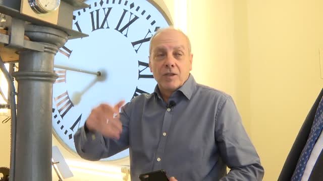 El relojero de la Puerta del Sol tiene todo listo para dar las campanadas