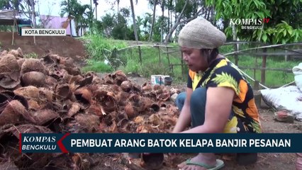 Pembuat Arang Batok Kelapa Banjir Pesanan