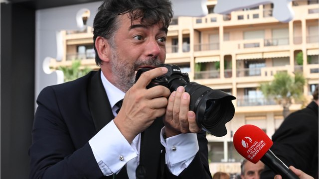 VOICI - Stéphane Plaza : une photo de sa première apparition télé bien avant d'être animateur dévoilée