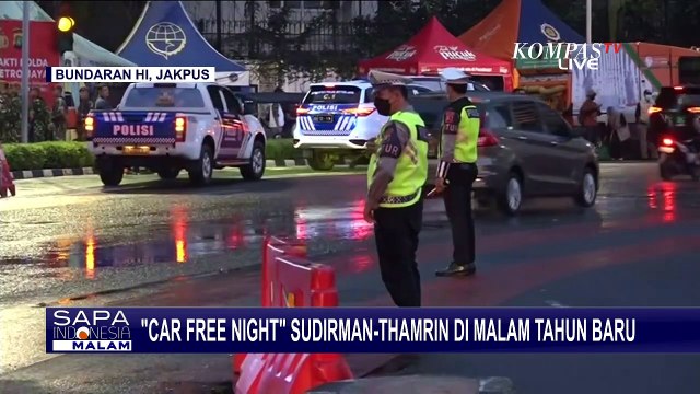 Pengunjung Padati Kawasan Ancol untuk Rayakan Malam Tahun Baru 2023