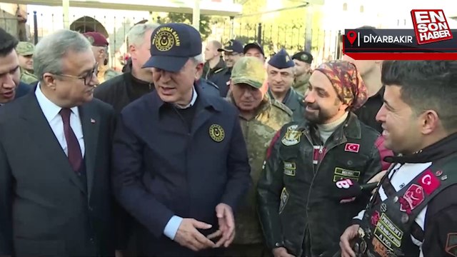 Hulusi Akar, TSK komuta kademesi ile birlikte Sur sokaklarında