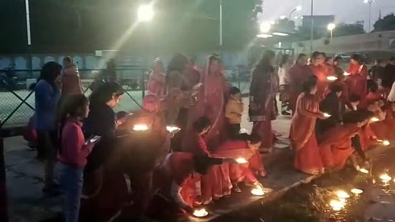 नारी शक्ति ने किया दीपदान