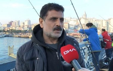 GALATA KÖPRÜSÜ'NDE YENİ YILA BALIK TUTARAK GİRECEKLER
