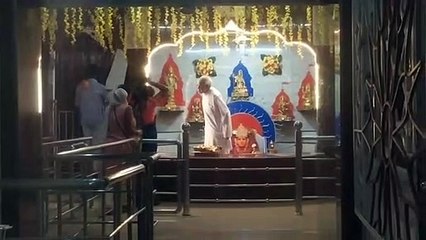 युवाओं ने रात 12 बजे केक काटकर नए साल का किया स्वागत