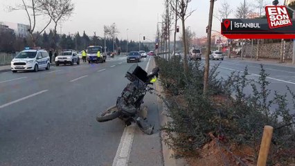Küçükçekmece'de otomobil, moto kuryeye çarptı