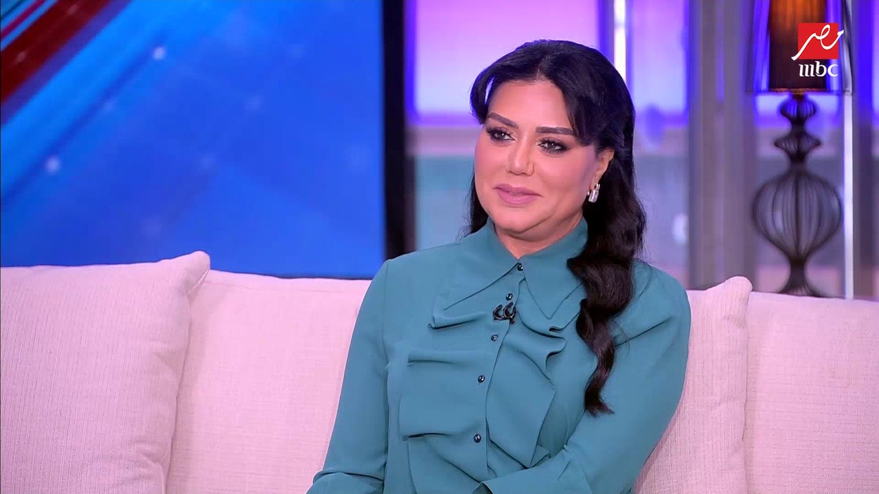 (لازم يعرف اني بقعد من غير ميك أب وشعري مش مظبوط و لابسة في رجلي "لكلوك" ) .. رانيا يوسف تتحدث عن مواصفات عريس أحلامها وتسأل ياسمين عز: عندك عريس ليا ولا إيه؟