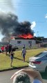 Casa de madeira é destruída por fogo em Ivaiporã; veja