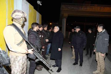 MUŞ VALİSİ GÜNDÜZÖZ, ÜS BÖLGESİNDEKİ JANDARMANIN YENİ YILINI KUTLADI