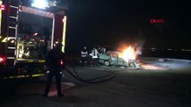 Kaza yapan otomobil alev alev yandı