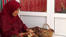 زيت الأرغان ثروة وطنية مغربية بأنامل نسائية