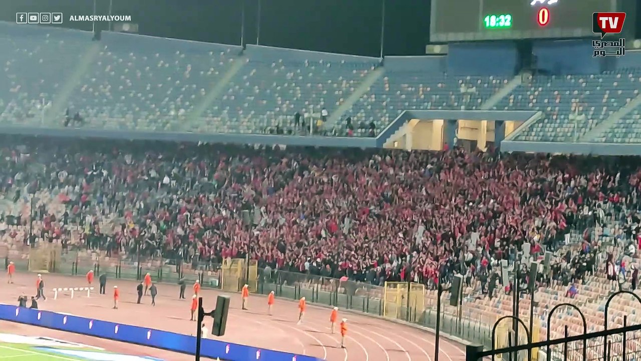 فرحة هستيرية من دكة وجمهور الأهلي لحظة تسجيل الهدف الأول في مرمي بيراميدز