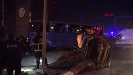 NİĞDE'DE ÖZEL HALK OTOBÜSÜ İLE OTOMOBİL ÇARPIŞTI 16 YARALI