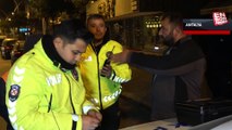 Antalya’da iki otomobil çarpıştı, alkollü sürücü polise zor anlar yaşattı