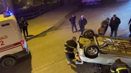 Devrilen otomobilin sürücüsü yaralandı