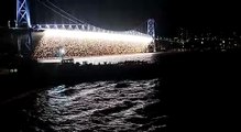 Ponte Hercílio Luz tem cascata de fogos de artifício