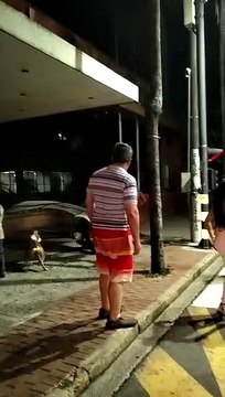 Con baldes y mangueras vecinos controlaron el fuego en la Gobernación cruceña