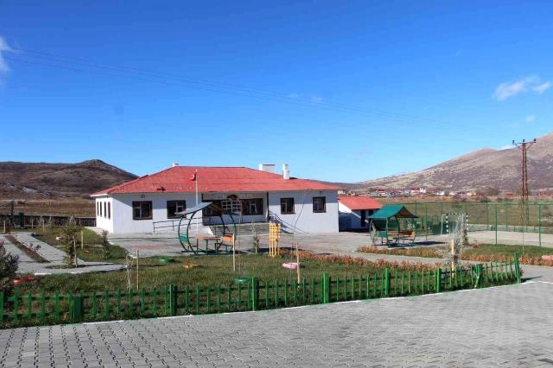 Köy Yaşam Merkezi, çocuklara eğitim yuvası kadı...