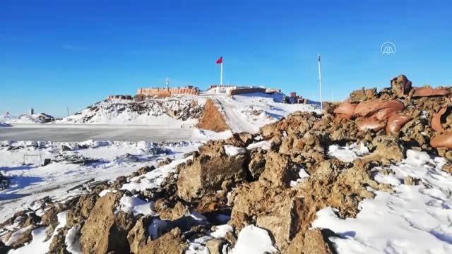 İçişleri Bakanı Soylu, İran sınırındaki Tendürek Modüler Üs Bölgesi'nin çevresindeki gözetleme kulelerini gezdi