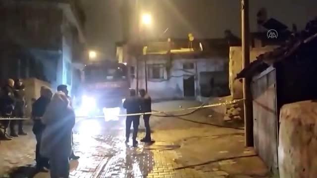 Ahşap evde çıkan yangın itfaiye ekiplerince söndürüldü