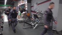 Vücut geliştirmede dünya şampiyonu olan polis memuru, mesleğinin zorluklarını avantaja çeviriyor