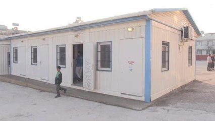 Konteynerden yapılan salonda geleceğin dart şampiyonları yetişiyor