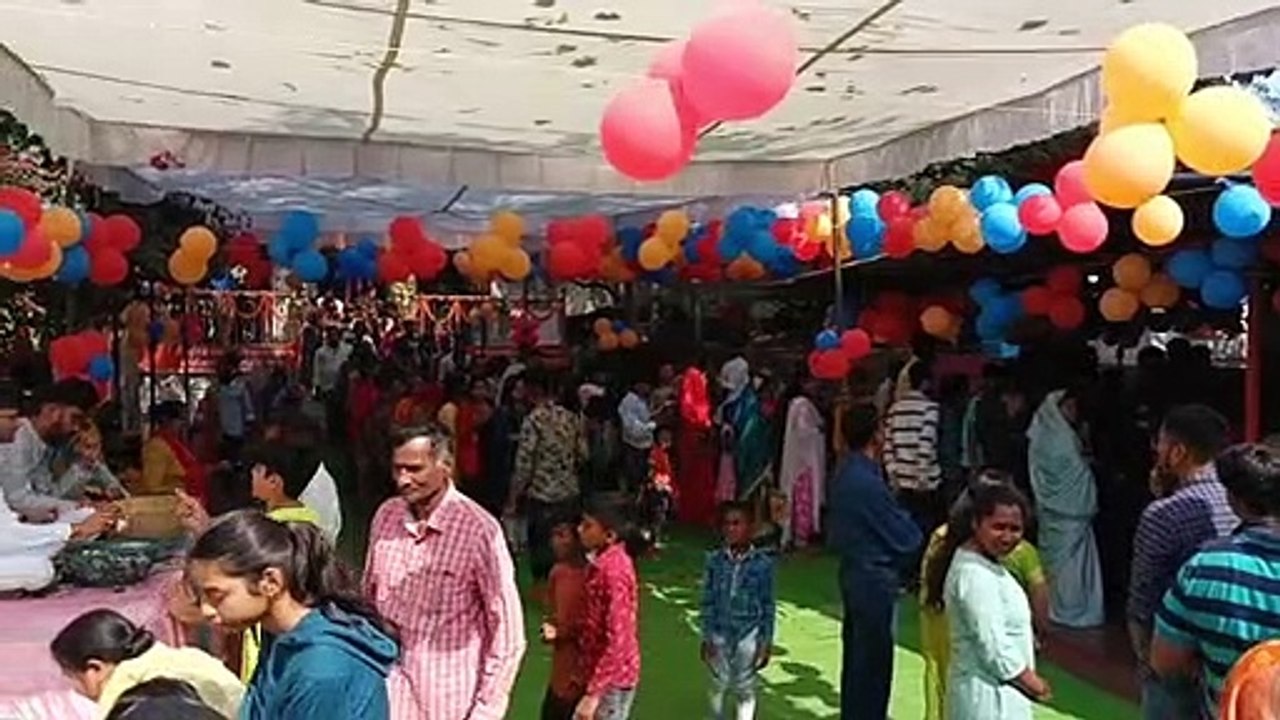 नए साल के पहले दिन की शुरुआत मंदिरों में पूजा-अर्चना के साथ, हजारों की संख्या में पहुंचे लोग