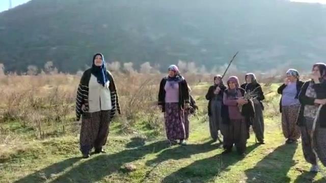 Çambükü Köyü Kadınları, 2022'nin Son Gününde Toprakları İçin Hak Hukuk Adalet Diye Yürüdü, Amasya Valisine Hatadan Dönün Çağırısı Yaptı