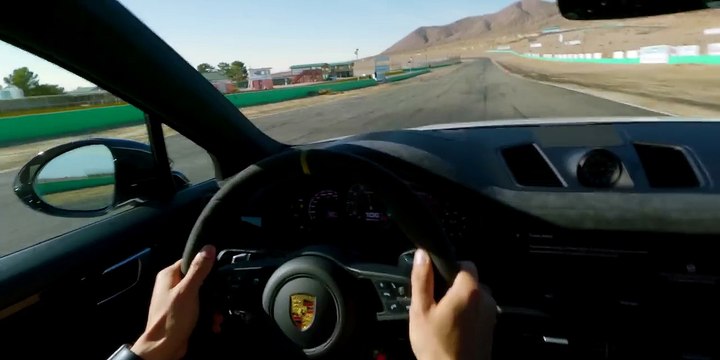 فيديو يكشف مدى سرعة سيارات دفع رباعي فائقة مقارنة بسيارة خارقة