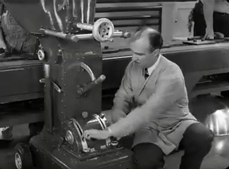 Charlie Chaplin factory machine trail funny video - video Dailymotion