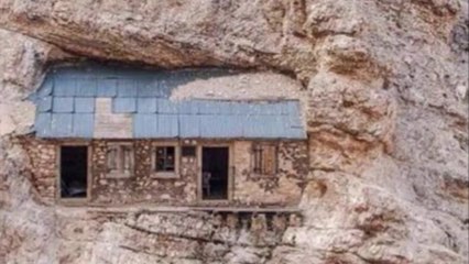 सौ सालों से खाली है दुनिया का सबसे अकेला घर | / The world's loneliest house is empty for hundred years
