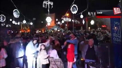 Alaçatı sokakları, yılbaşında dolup taştı