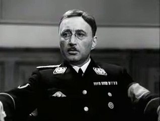 Сериал Семнадцать мгновений весны. Шелленберг и Гиммлер смотрят Ялтинскую конференцию.