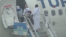 Umreye gidenler Koca Seyit Havalimanı'ndan uğurlandı